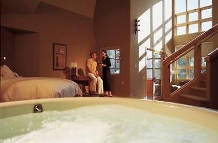 Sundara Inn And Spa Lake Delton Стая снимка